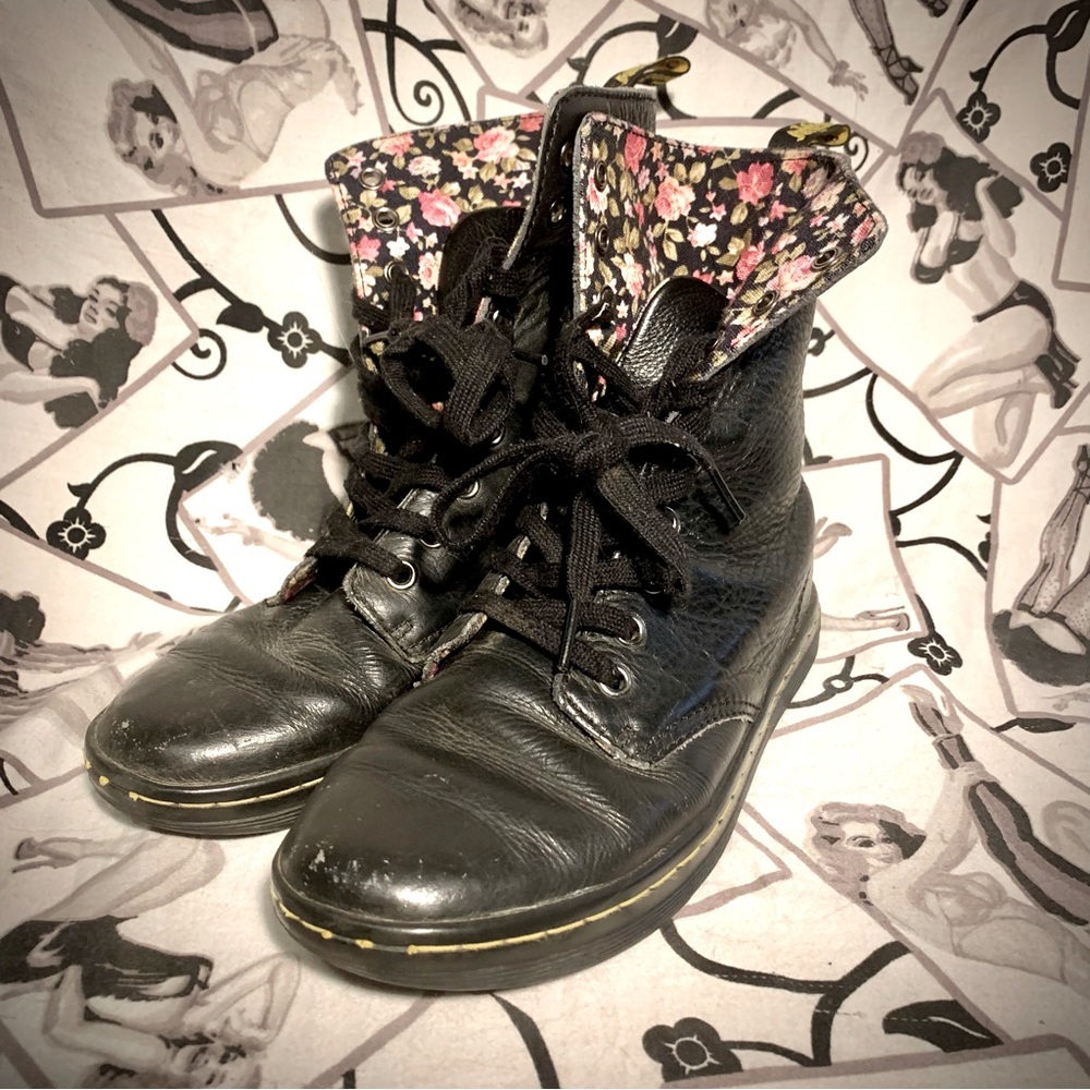 DR. MARTENS Stratford Floral Lining Foldover Black Combat Boots 6